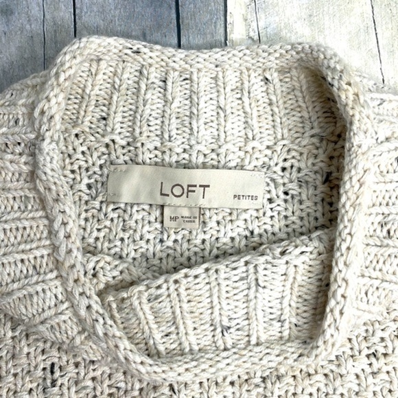Loft Cream Colored Knit Crew Neck Sweater. Textured. Size Medium‎ Petite. EUC - Picture 9 of 10